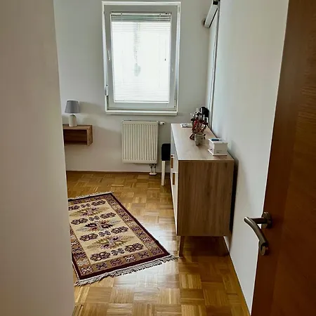 City Apartment Lukavac Apartman *
